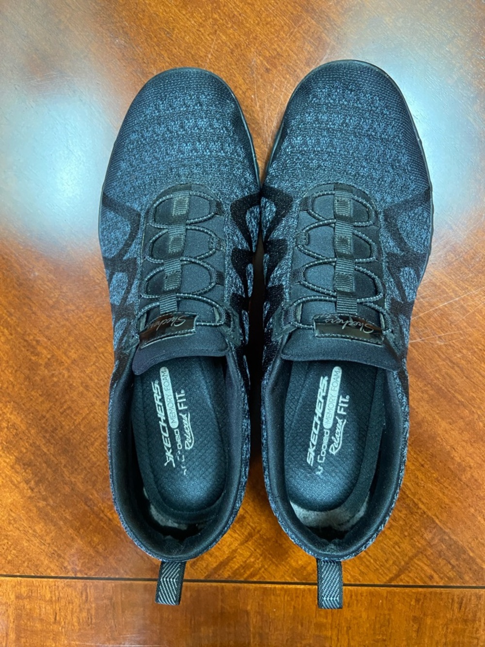 Skechers sz 10 Black Air Cooled Memory Foam Relaxed Fit Slip-On Sneakers